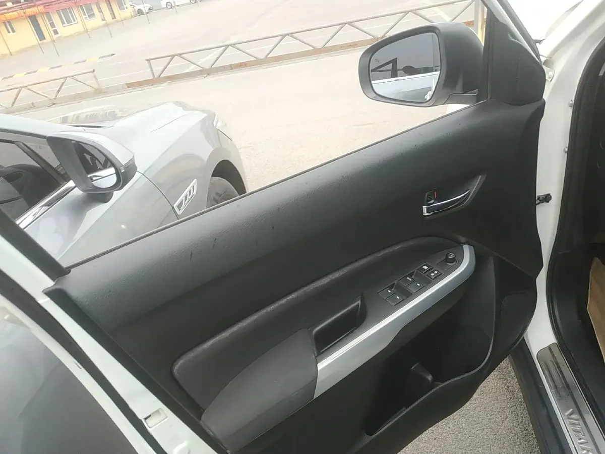 2016 Suzuki Vitara 1.6L 122HP L4 5MT,autocango,china used car exporter,china ev exporter,chinese used car exporter,chinese used ev exporter