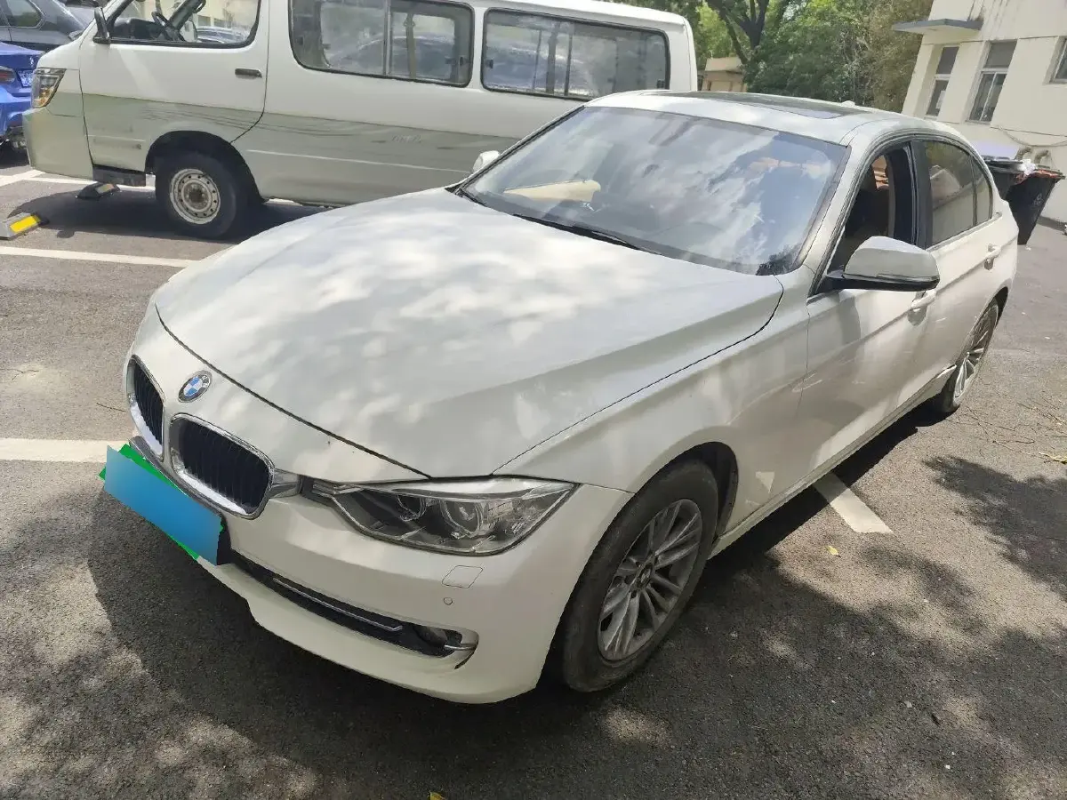 2013 BMW 3 Series 2.0T 184HP L4 8AT