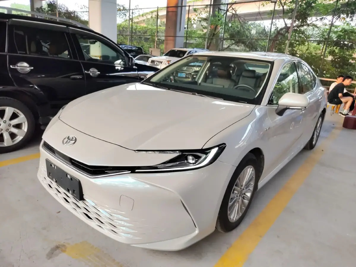 2024 Toyota Camry 2.0L 152HP L4 E-CVT Hybrid