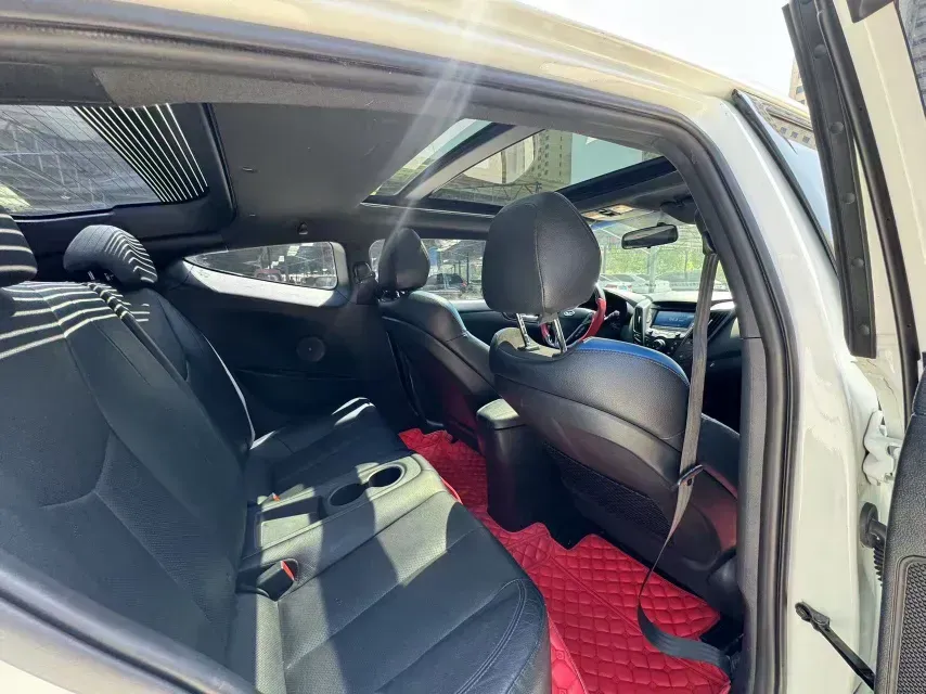 2015 Hyundai Veloster 1.6T 204HP L4 7DCT,autocango,china used car exporter,china ev exporter,chinese used car exporter,chinese used ev exporter