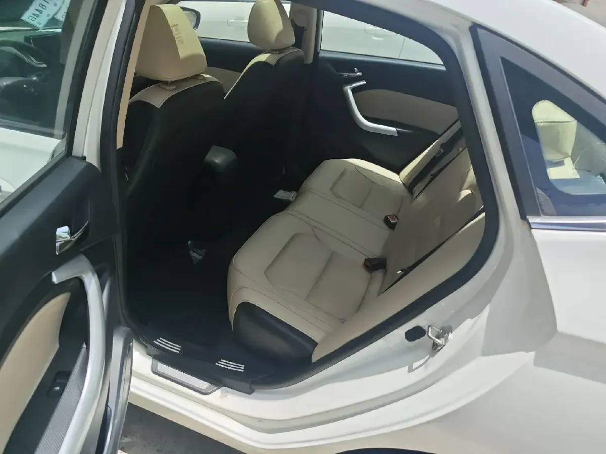 2016 ChangAn Alsvin V7 1.6L 124HP L4 5MT,autocango,china used car exporter,china ev exporter,chinese used car exporter,chinese used ev exporter