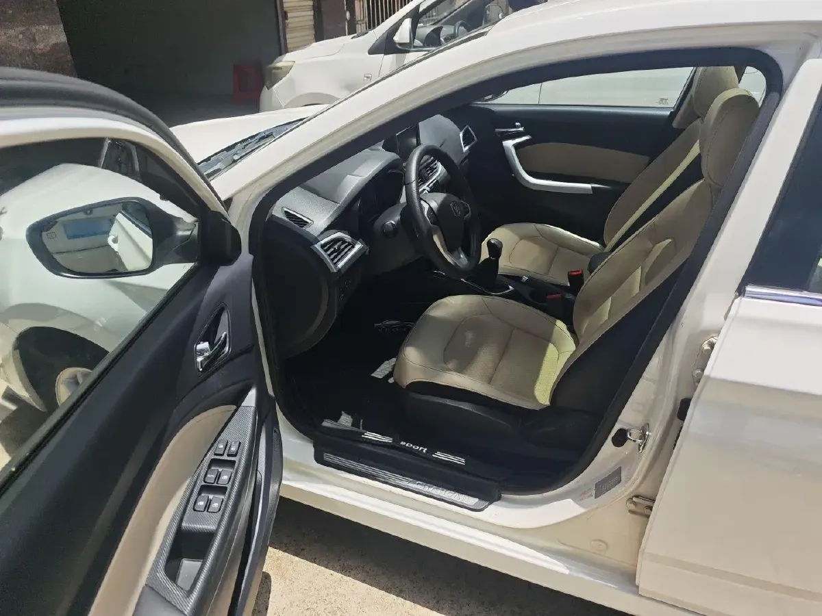 2016 ChangAn Alsvin V7 1.6L 124HP L4 5MT,autocango,china used car exporter,china ev exporter,chinese used car exporter,chinese used ev exporter