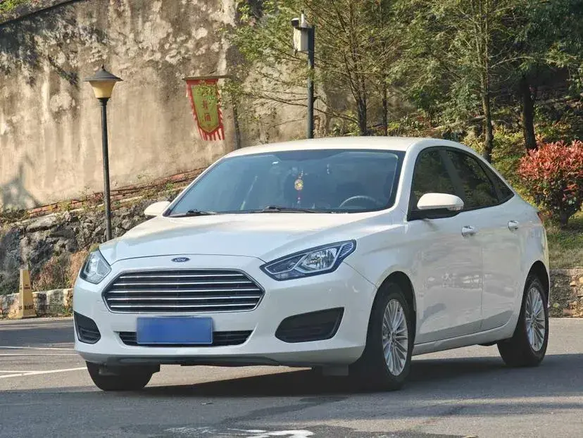 2017 Ford Escort 1.5L 113HP L4 6AT