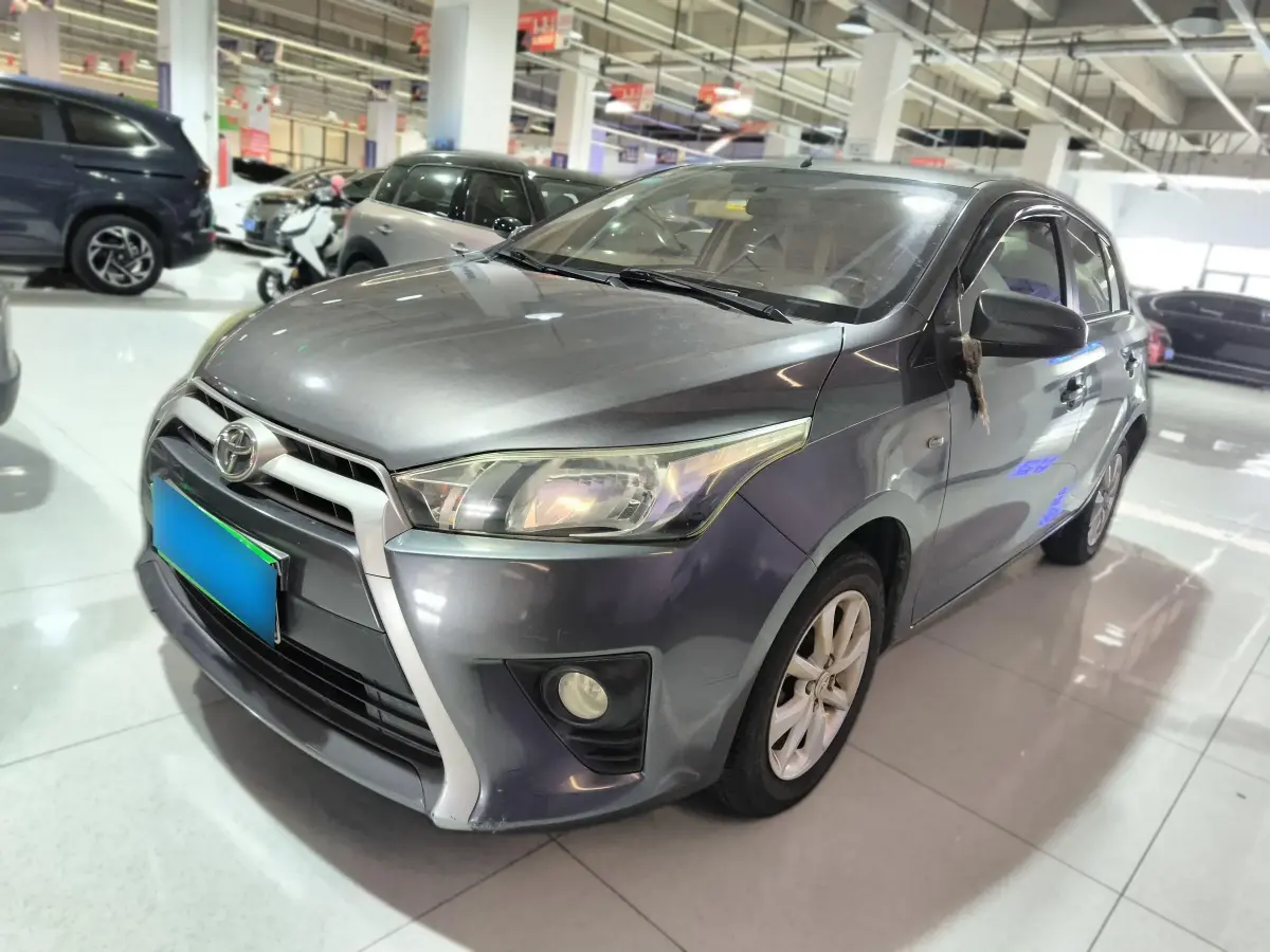 2014 Toyota Yaris L 1.5L 107HP L4 5MT