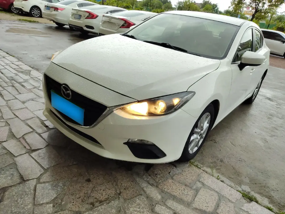 2014 Mazda 3 Axela 1.5L 117HP L4 6MT