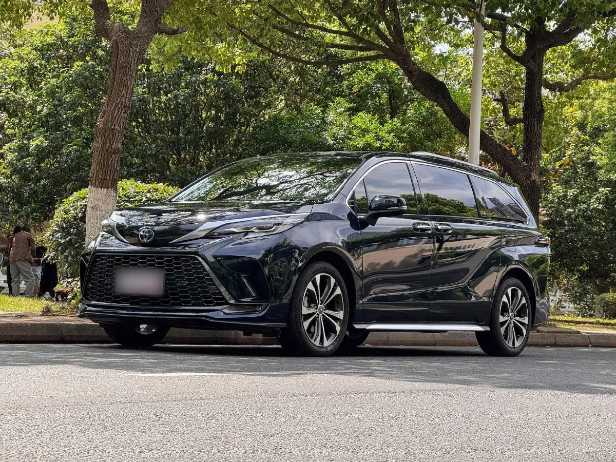 2023 Toyota Granvia 2.5L 189HP L4 E-CVT Hybrid