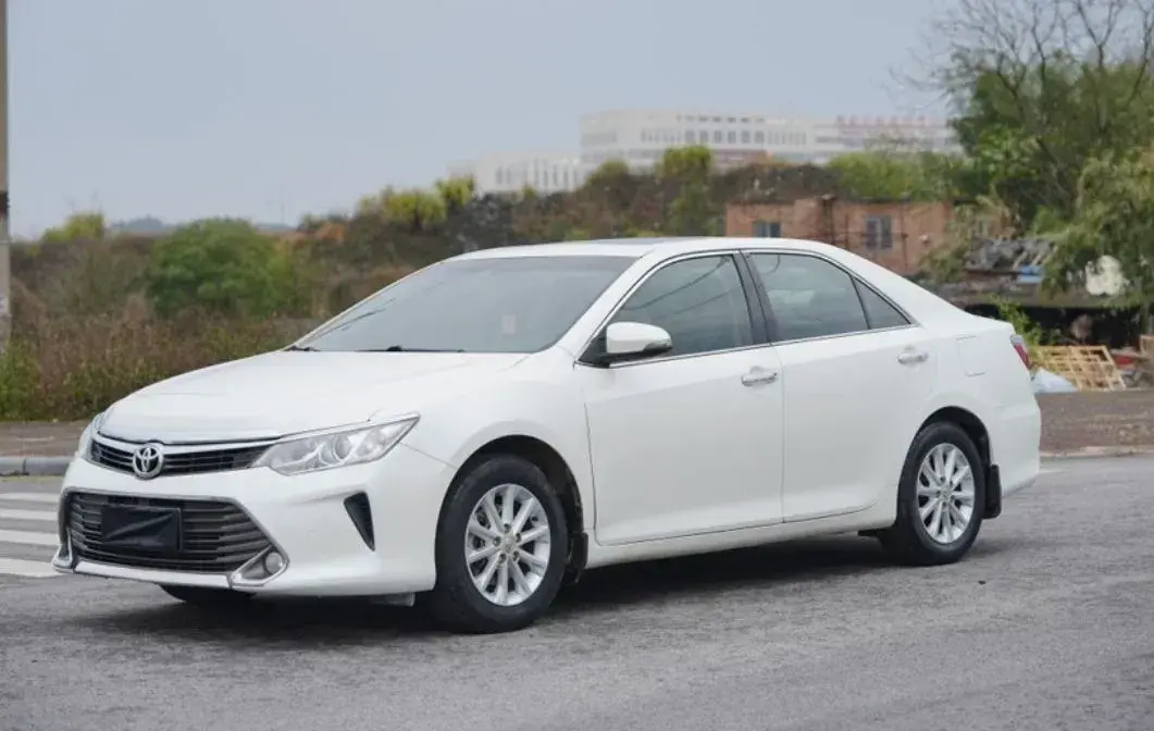 2015 Toyota Camry 2.0L 167HP L4 6AT