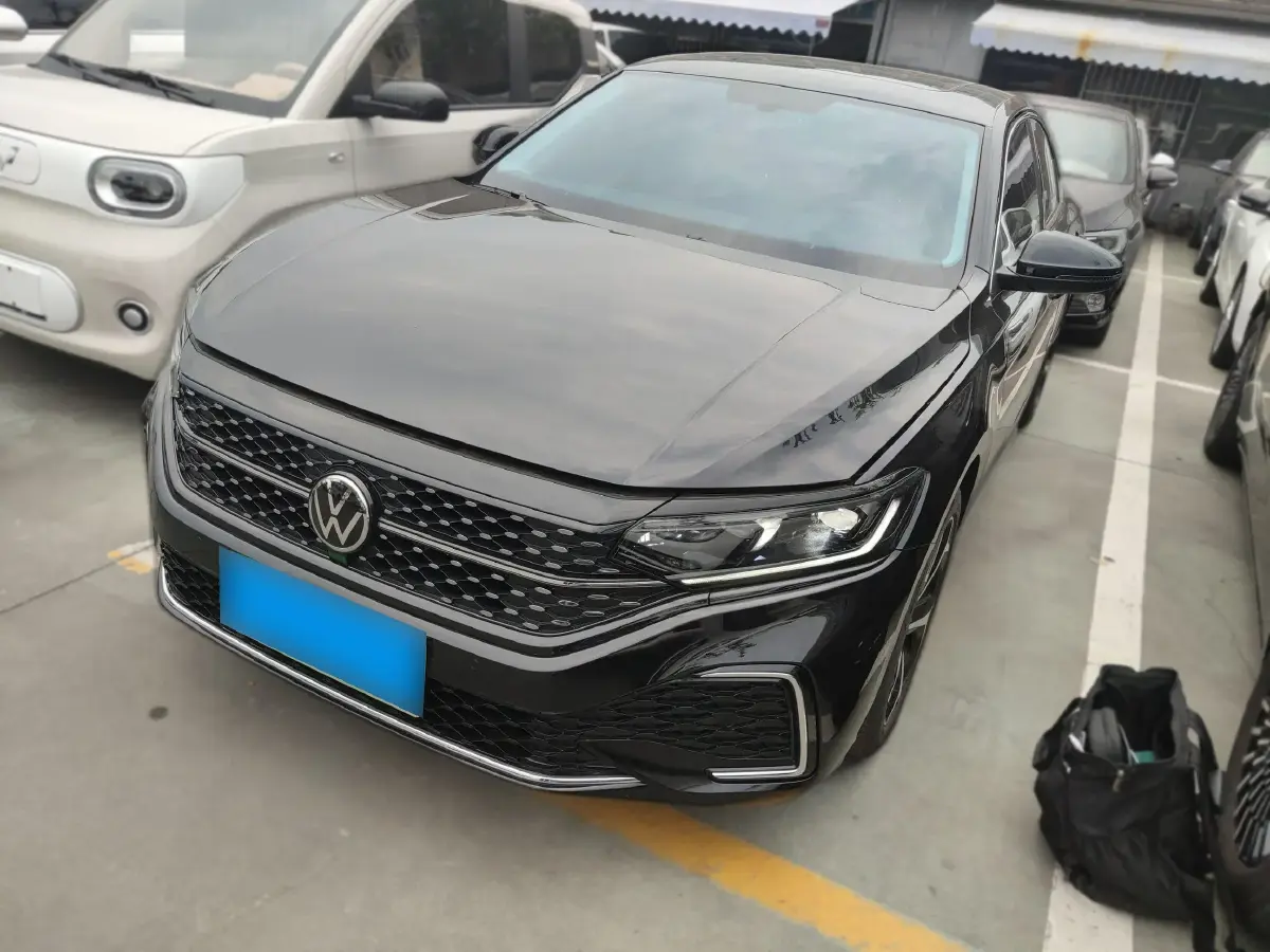 2024 Volkswagen Passat 2.0T 186HP L4 7DCT