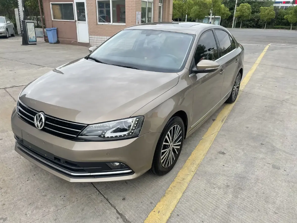 2017 Volkswagen Sagitar 1.4T 131HP L4 7DCT