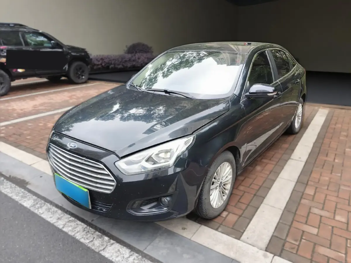 2015 Ford Escort 1.5L 113HP L4 5MT