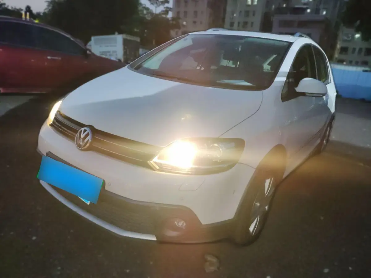 2011 Volkswagen Golf 1.4T 160HP L4 7DCT