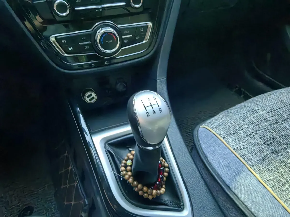 2015 ChangAn Alsvin V7 1.6L 124HP L4 5MT,autocango,china used car exporter,china ev exporter,chinese used car exporter,chinese used ev exporter