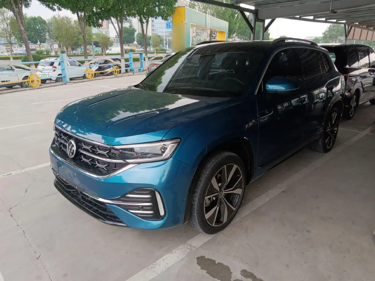 2023 Volkswagen Tayron 2.0T 220HP L4 7DCT