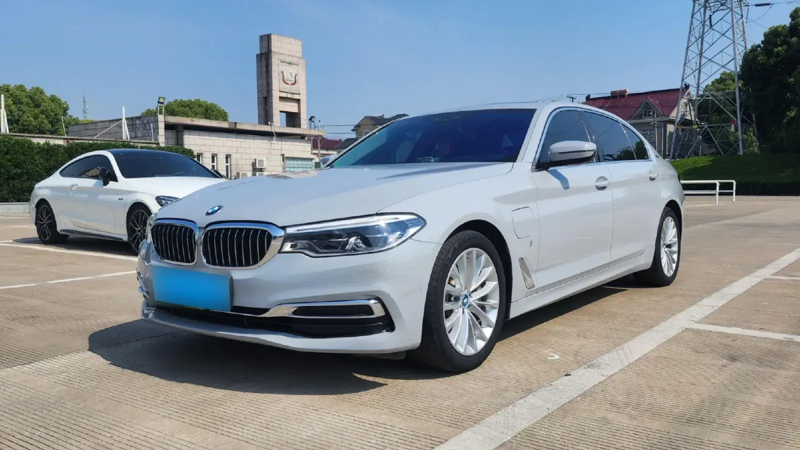 2019 BMW 5 Series 2.0T 184HP L4 8AT PHEV 13KWH