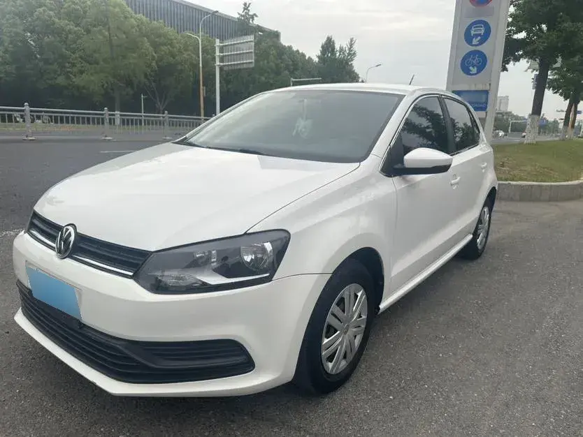 2016 Volkswagen Polo 1.4L 90HP L4 6AT