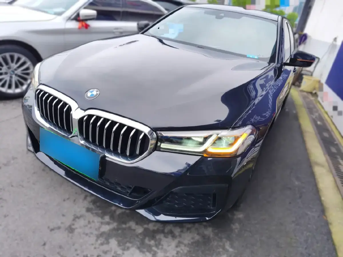 2022 BMW 5 Series 2.0T 184HP L4 8AT