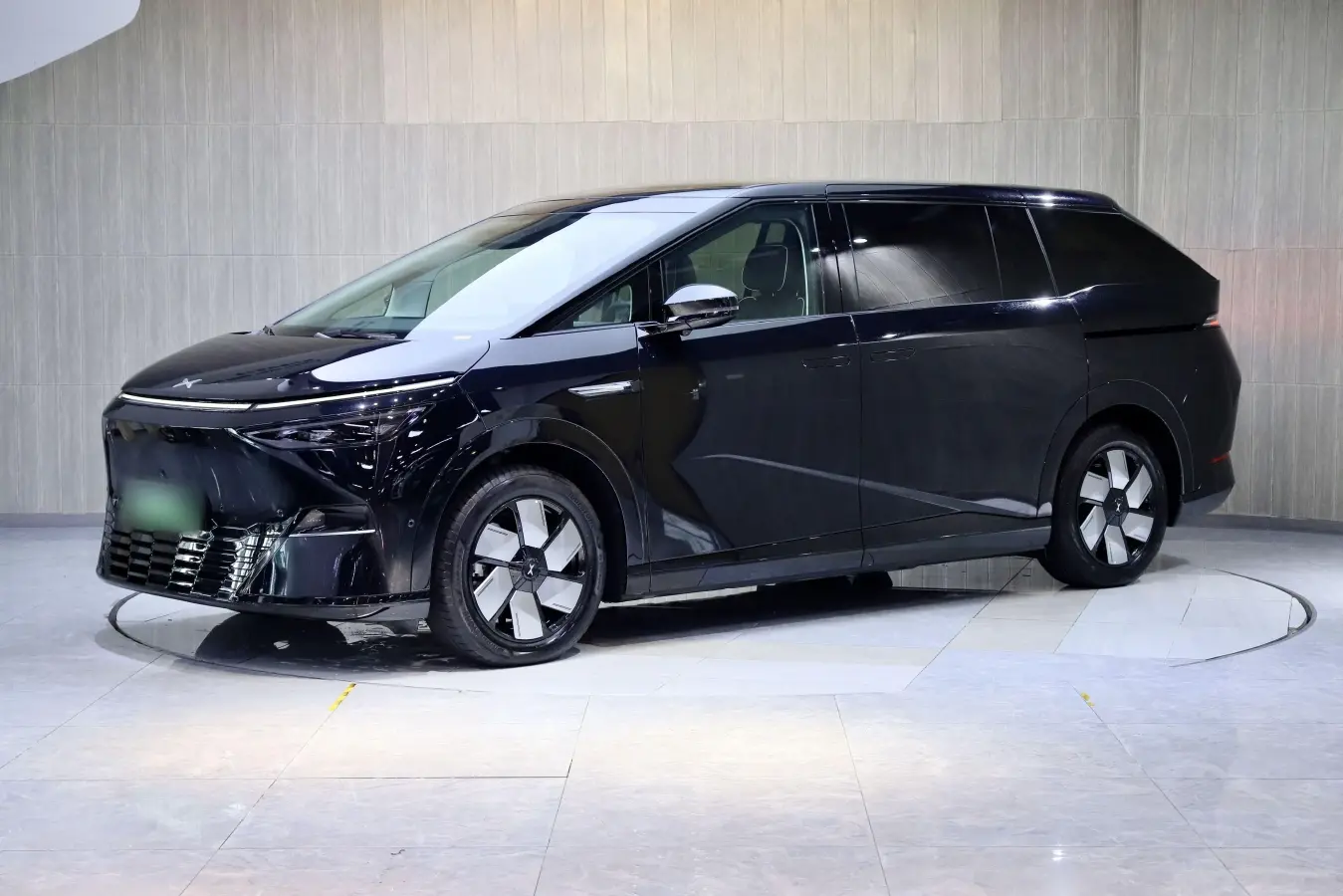 2024 Xpeng X9 BEV 101.5KWH