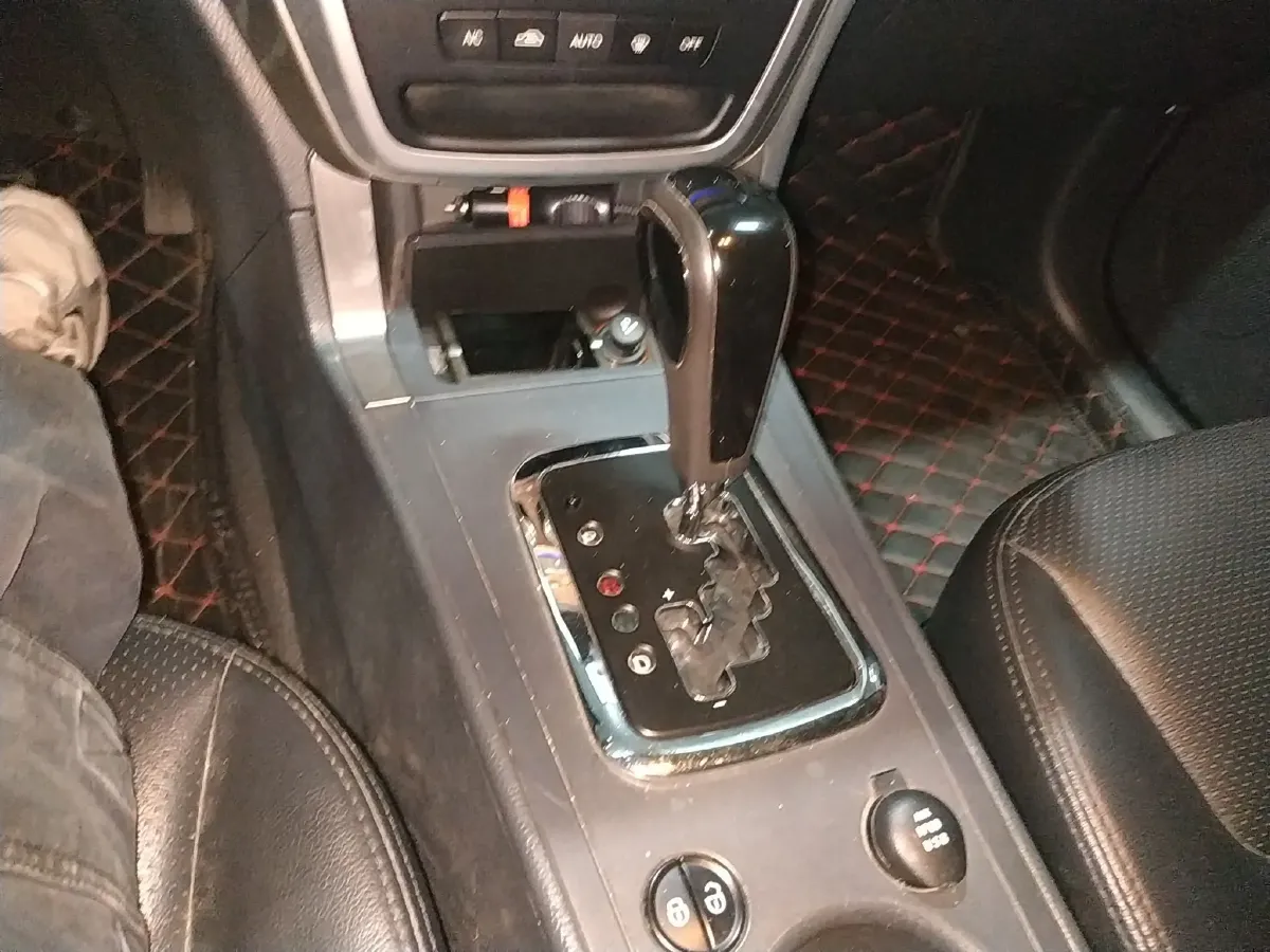 2013 Geely GX7 2.0L 141HP L4 6AT,autocango,china used car exporter,china ev exporter,chinese used car exporter,chinese used ev exporter