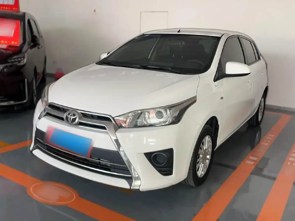 2014 Toyota Yaris L 1.3L 99HP L4 5MT