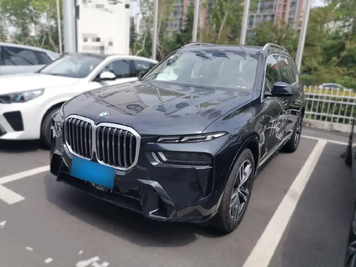 2023 BMW X7 3.0T 381HP L6 8AT