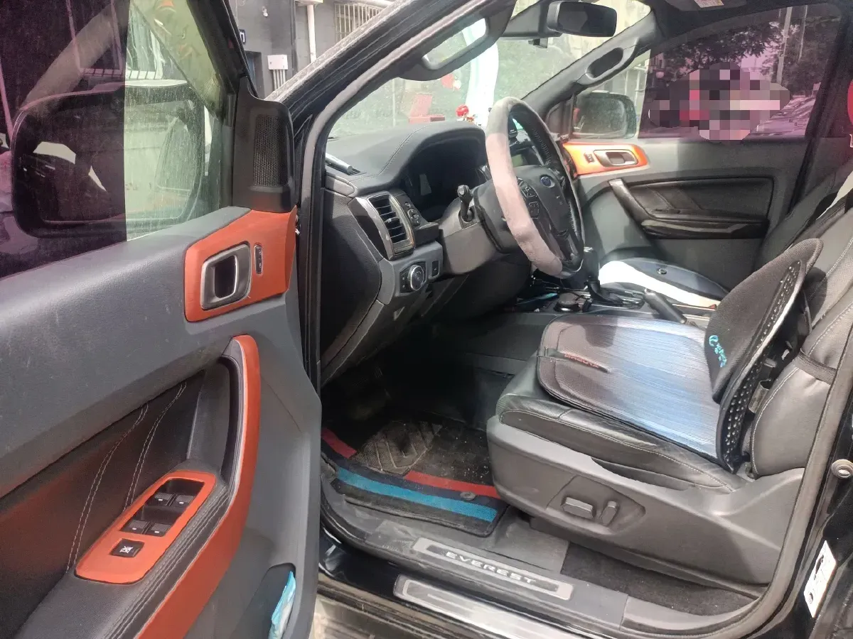 2016 Ford Everest 2.0T 245HP L4 6AT,autocango,china used car exporter,china ev exporter,chinese used car exporter,chinese used ev exporter