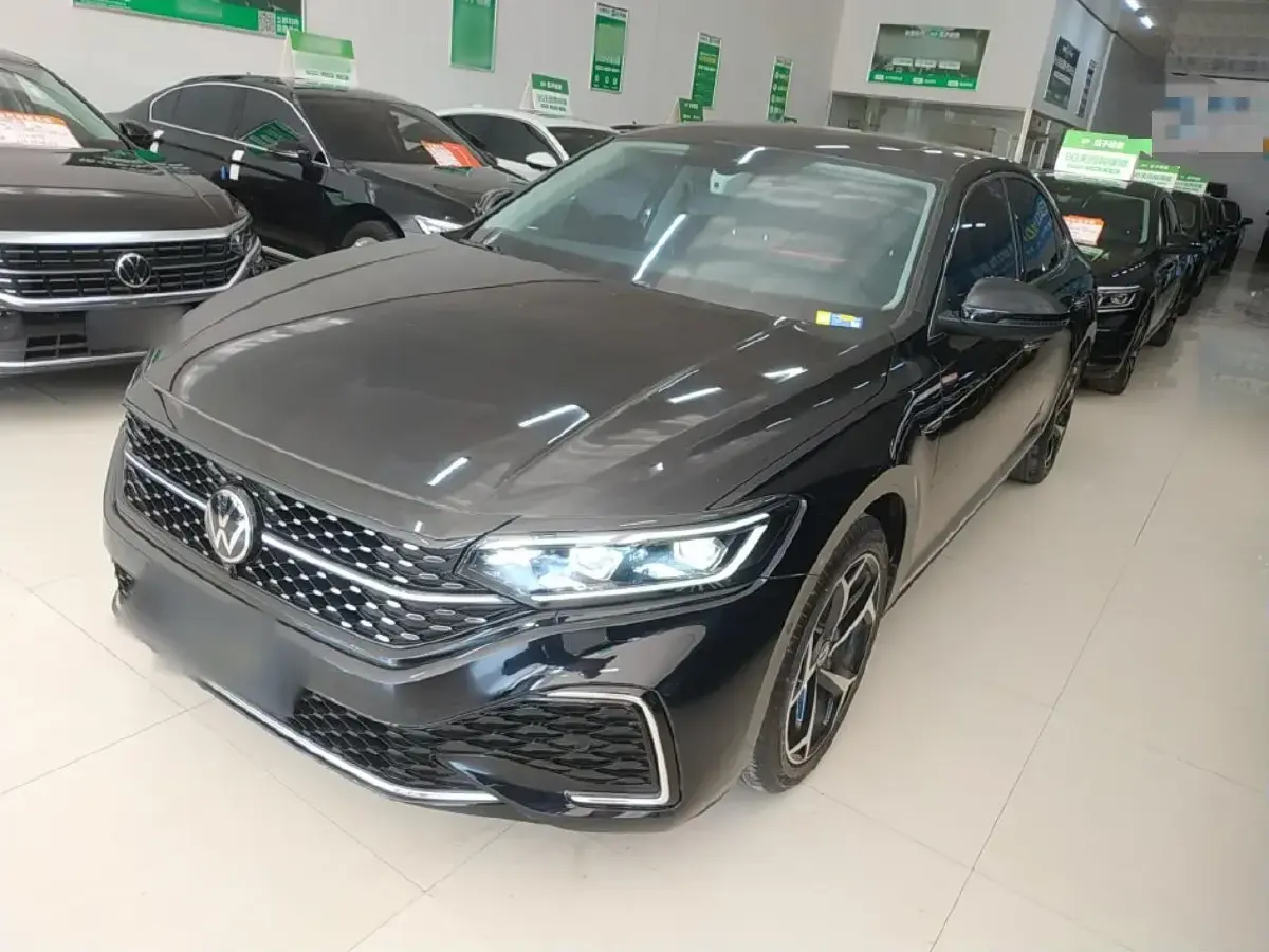 2024 Volkswagen Passat 2.0T 220HP L4 7DCT