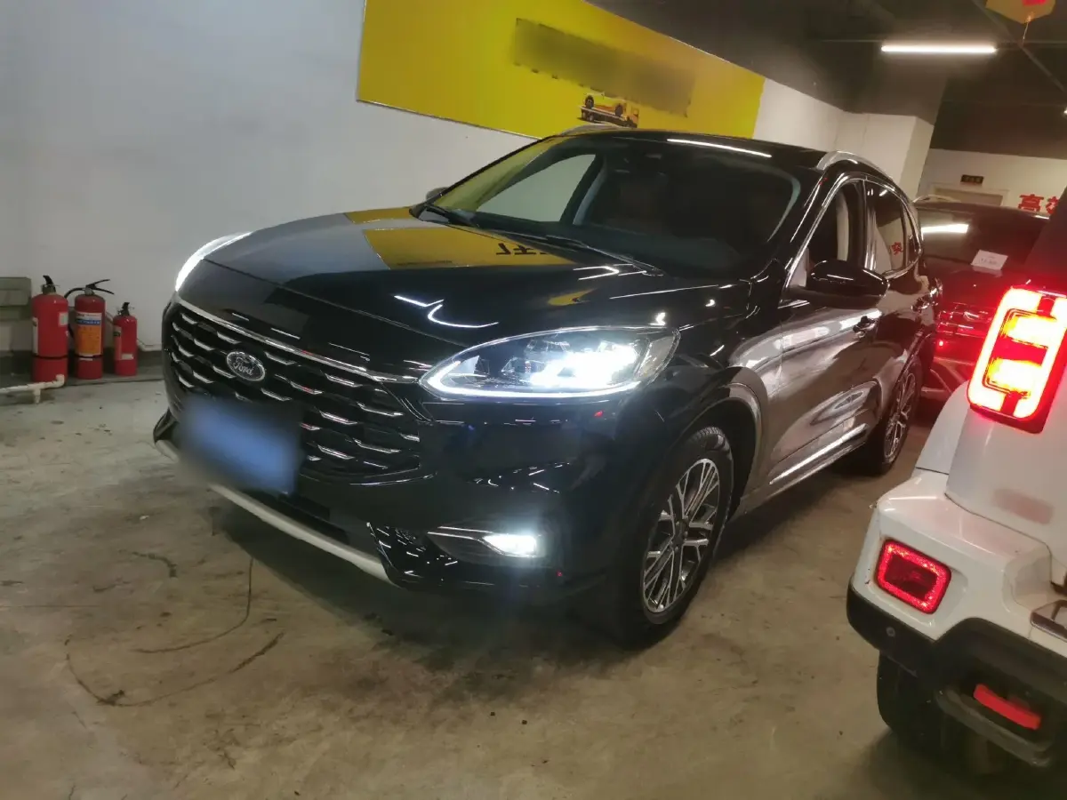 2020 Ford Escape 2.0T 248HP L4 8AT