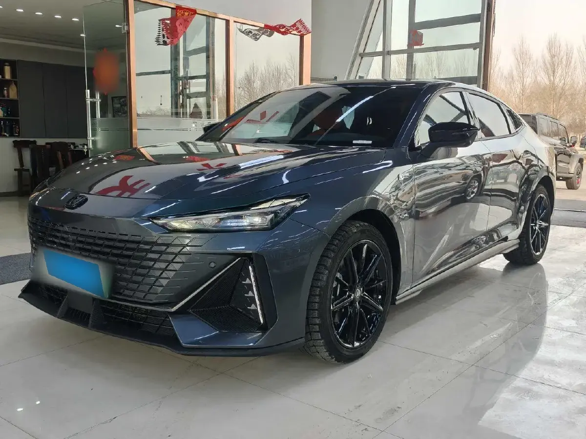 2023 ChangAn UNI-V iDD 1.5T 170HP L4 6TCT PHEV 18.4KWH