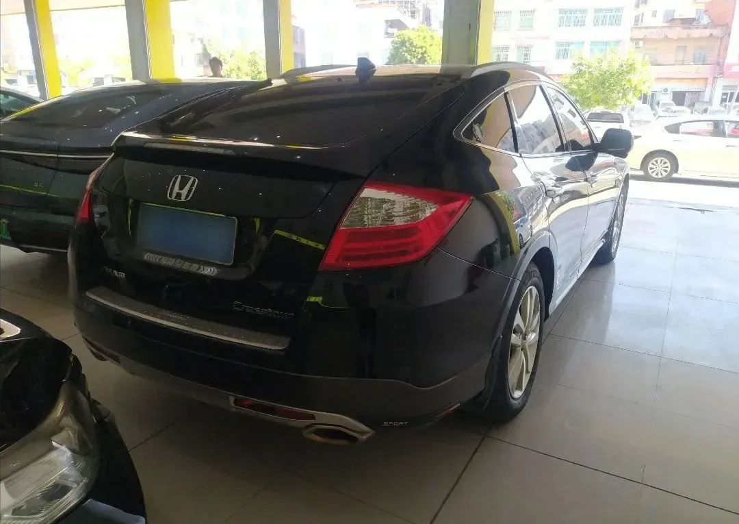 2016 Honda Crosstour 2.4L 197HP L4 5AT,autocango,china used car exporter,china ev exporter,chinese used car exporter,chinese used ev exporter