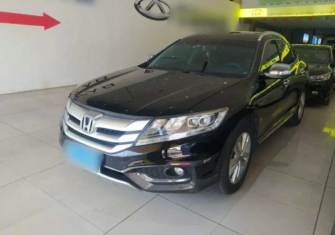 2016 Honda Crosstour 2.4L 197HP L4 5AT,autocango,china used car exporter,china ev exporter,chinese used car exporter,chinese used ev exporter