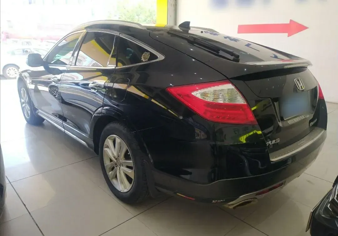 2016 Honda Crosstour 2.4L 197HP L4 5AT,autocango,china used car exporter,china ev exporter,chinese used car exporter,chinese used ev exporter