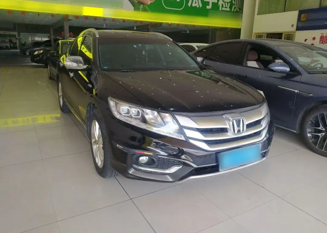 2016 Honda Crosstour 2.4L 197HP L4 5AT,autocango,china used car exporter,china ev exporter,chinese used car exporter,chinese used ev exporter