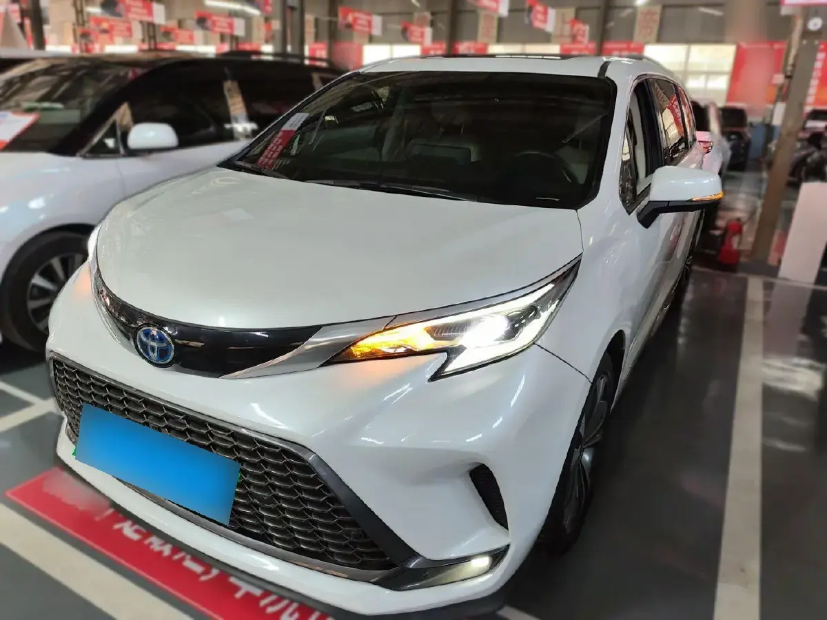 2022 Toyota Granvia 2.5L 192HP L4 E-CVT Hybrid