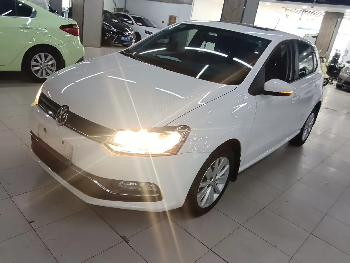 2016 Volkswagen Polo 1.6L 110HP L4 6AT