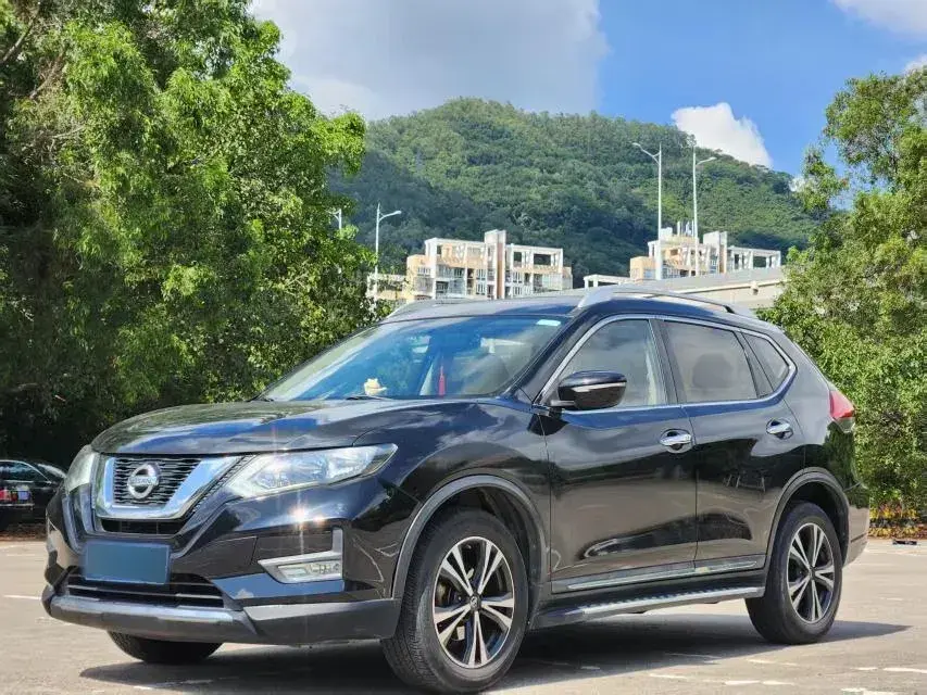 2017 Nissan X-Trail 2.5L 186HP L4 CVT