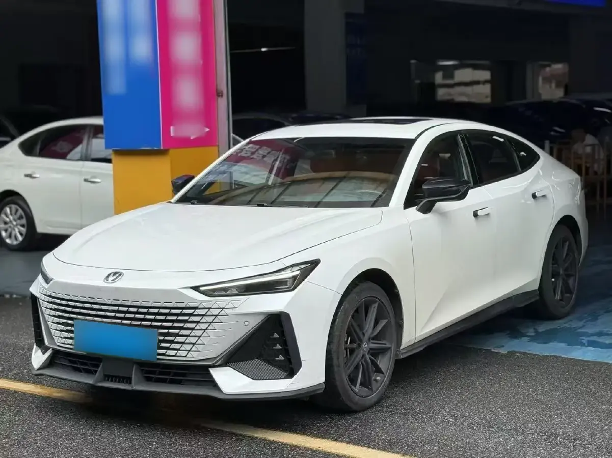 2023 ChangAn UNI-V iDD 1.5T 170HP L4 6TCT PHEV 18.4KWH