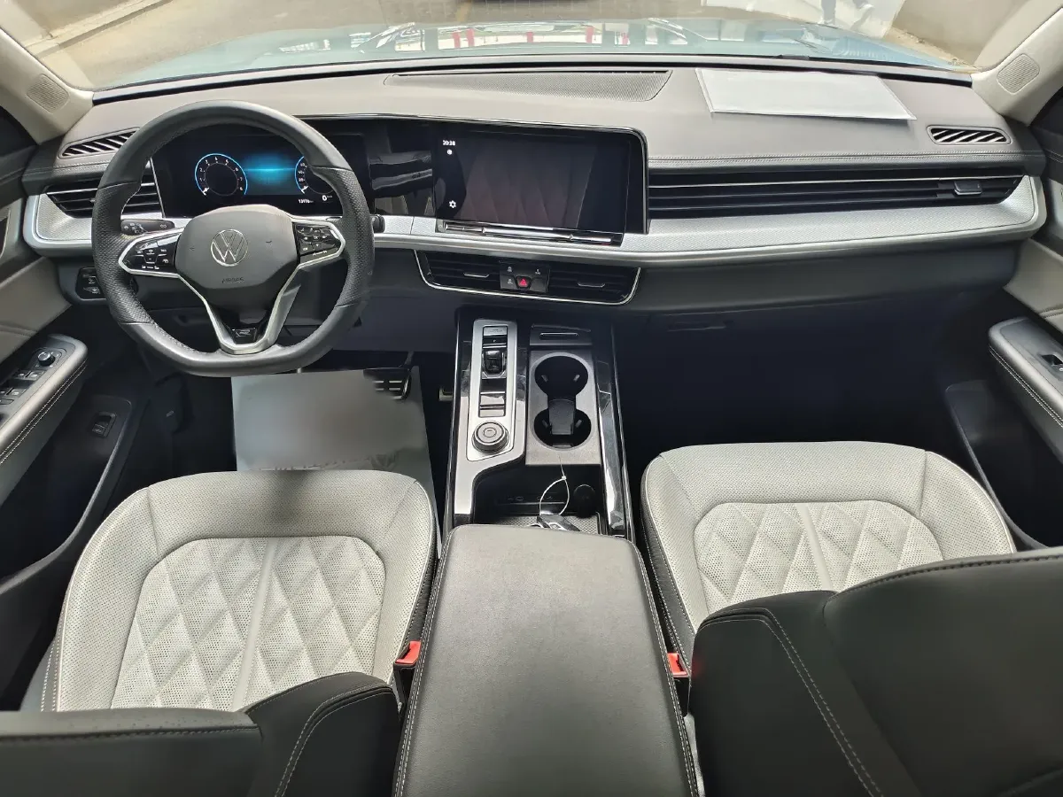 2023 Volkswagen Tavendor 2.0T 220HP L4 7DCT,autocango,china used car exporter,china ev exporter,chinese used car exporter,chinese used ev exporter