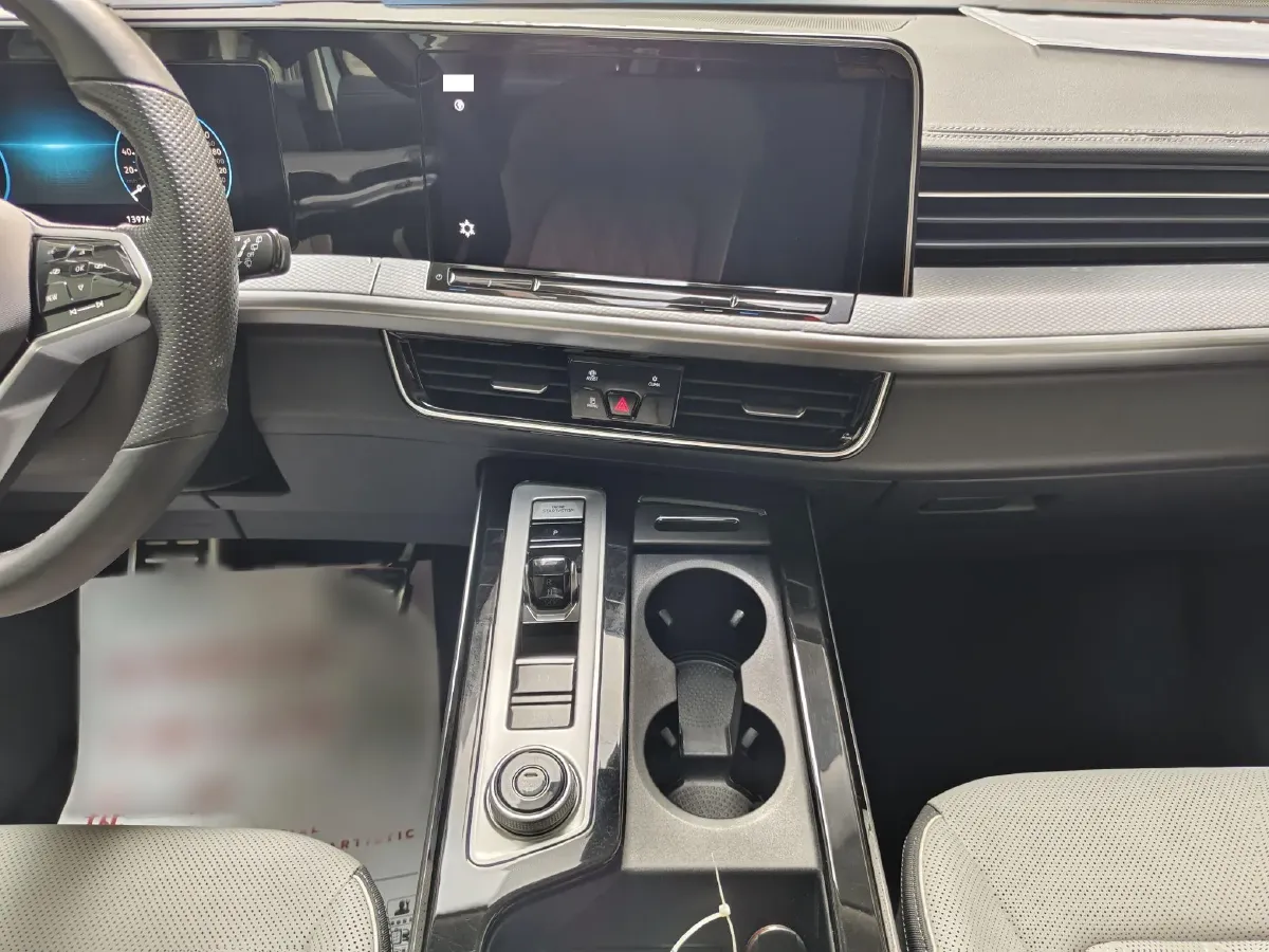 2023 Volkswagen Tavendor 2.0T 220HP L4 7DCT,autocango,china used car exporter,china ev exporter,chinese used car exporter,chinese used ev exporter