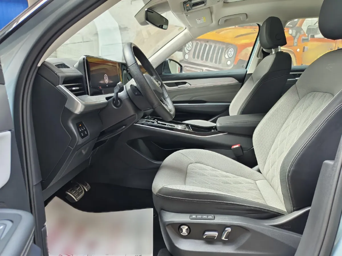 2023 Volkswagen Tavendor 2.0T 220HP L4 7DCT,autocango,china used car exporter,china ev exporter,chinese used car exporter,chinese used ev exporter