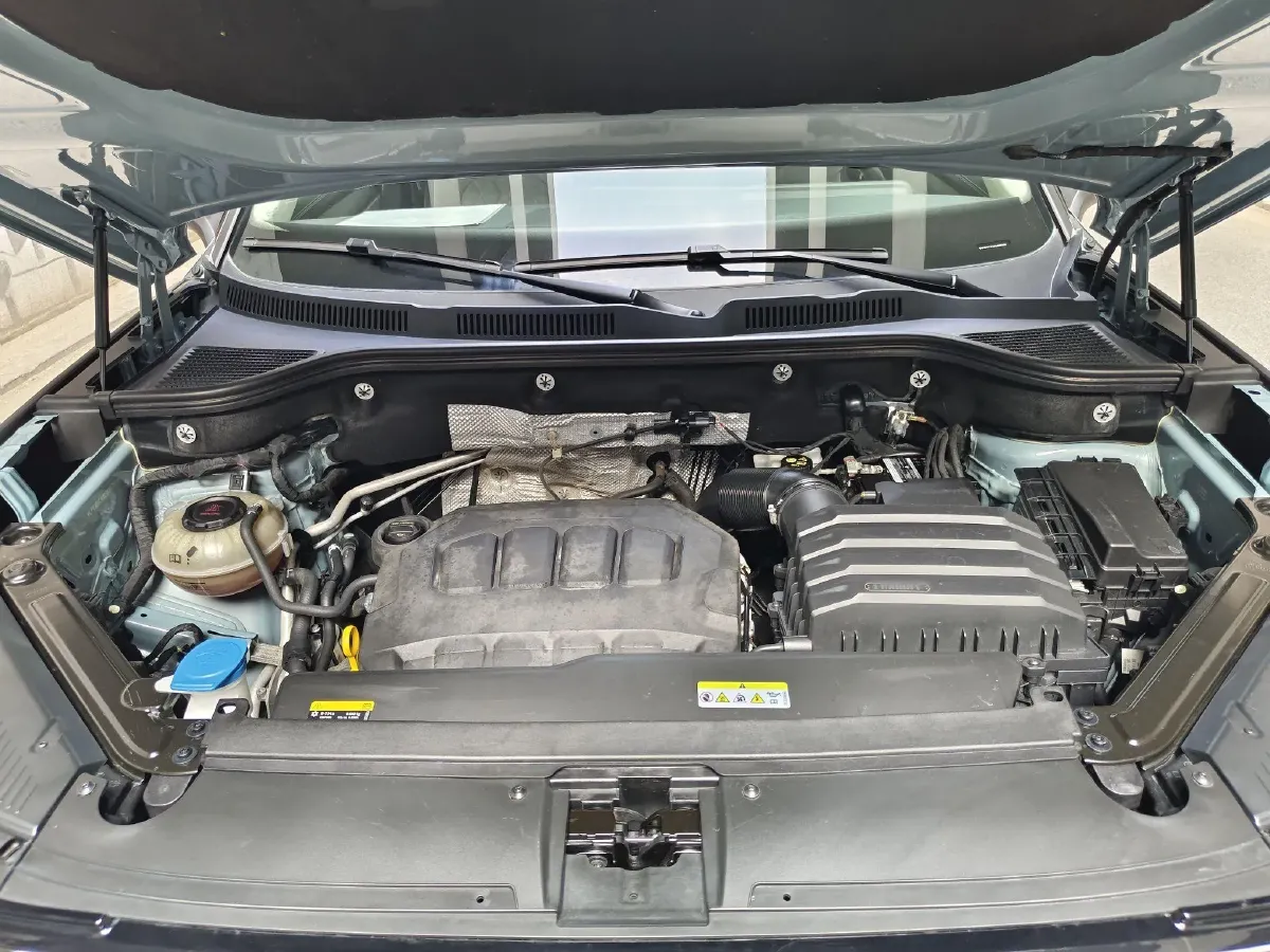 2023 Volkswagen Tavendor 2.0T 220HP L4 7DCT,autocango,china used car exporter,china ev exporter,chinese used car exporter,chinese used ev exporter