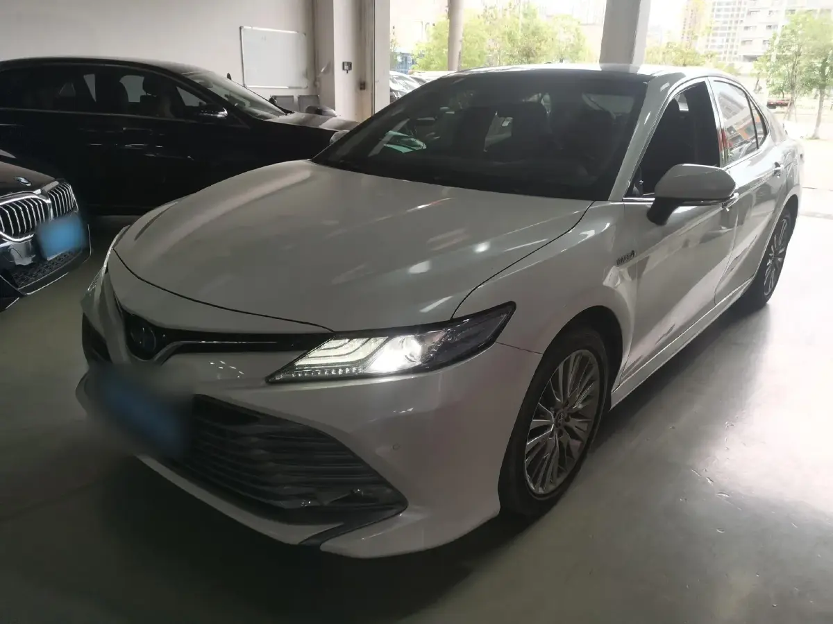 2019 Toyota Camry 2.5L 178HP L4 E-CVT Hybrid
