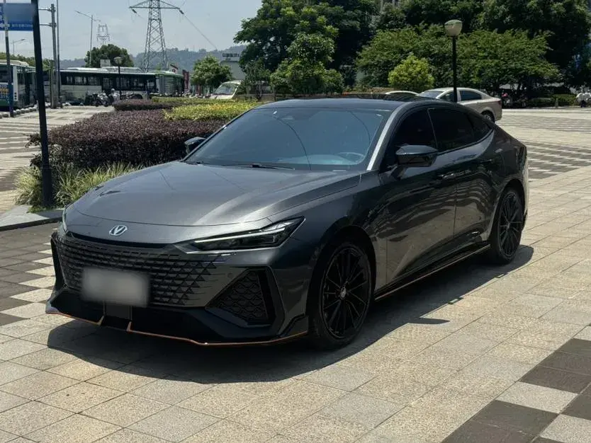 2023 ChangAn UNI-V 2.0T 233HP L4 8AT