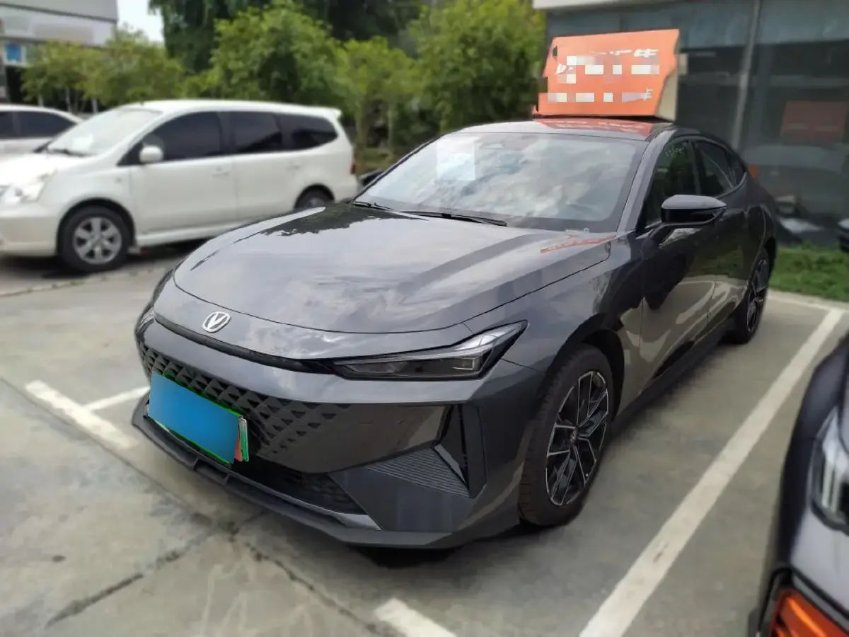 2024 ChangAn UNI-V iDD 1.5L 110HP L4 E-CVT PHEV 18.99KWH