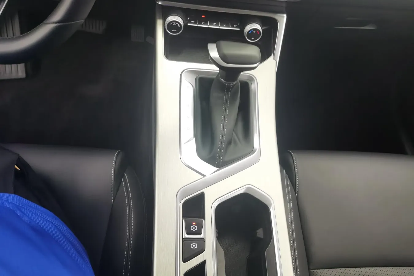 2025 Geely Coolray 1.5L 126HP L4 CVT,autocango,china used car exporter,china ev exporter,chinese used car exporter,chinese used ev exporter