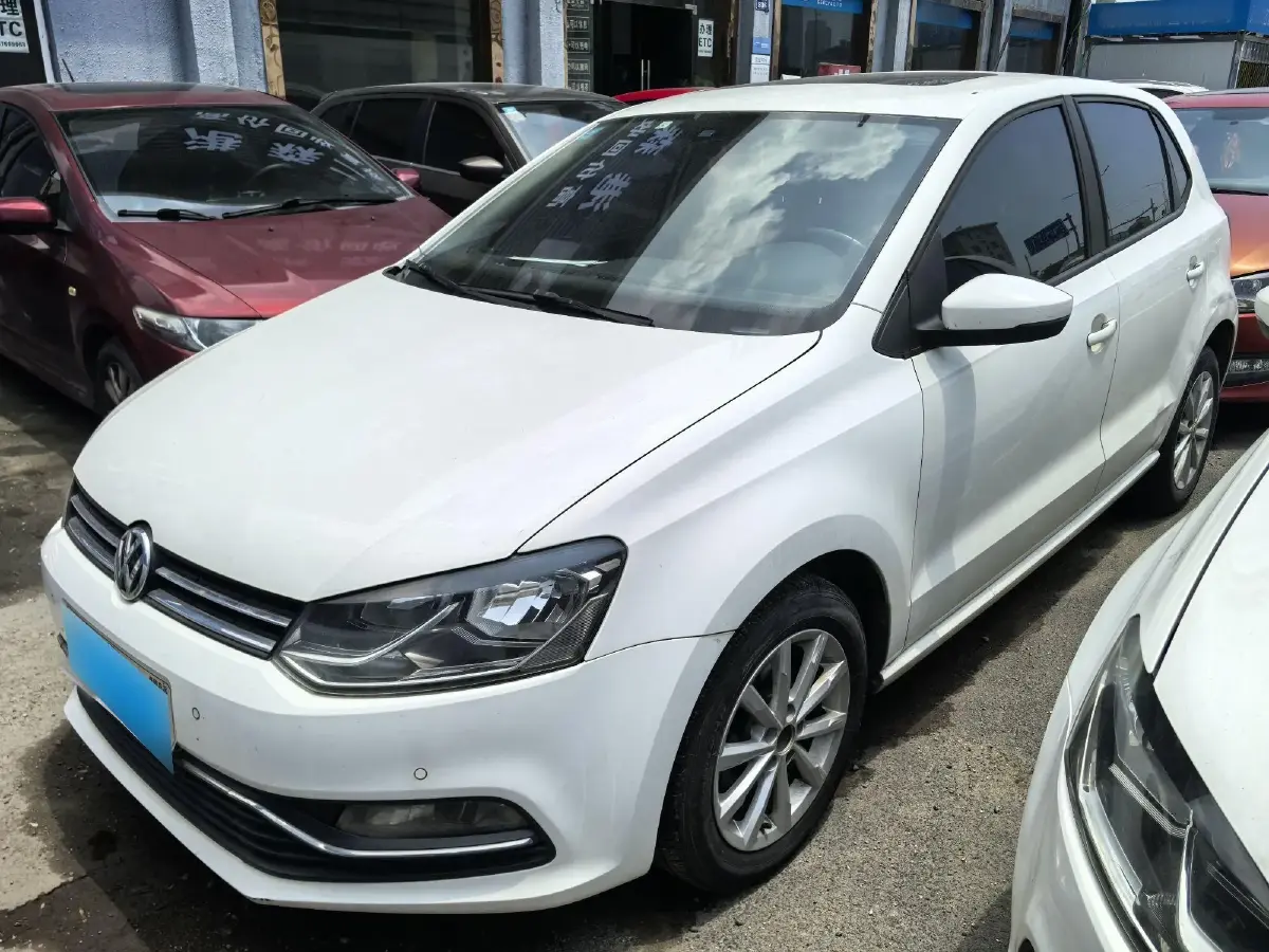 2014 Volkswagen Polo 1.6L 110HP L4 6AT