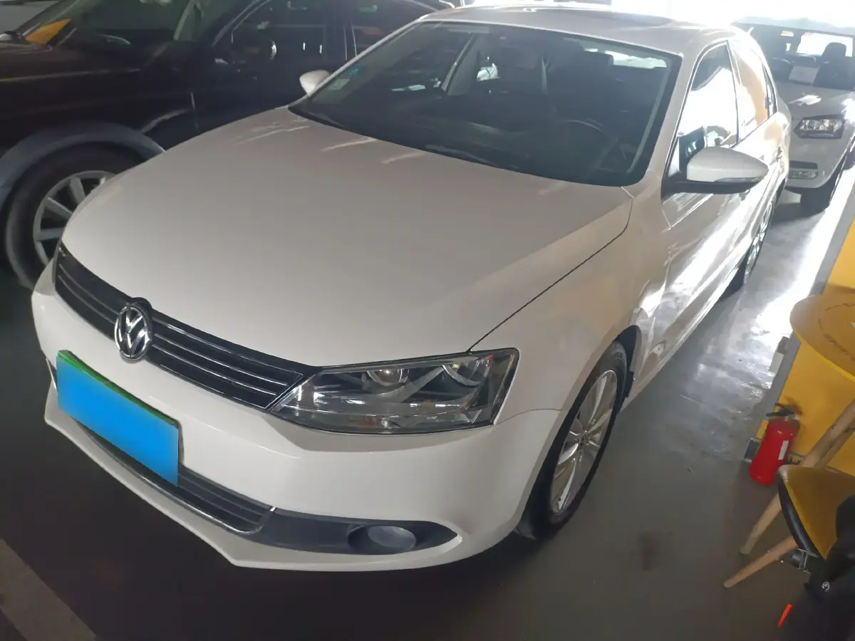 2014 Volkswagen Sagitar 1.6L 105HP L4 6AT