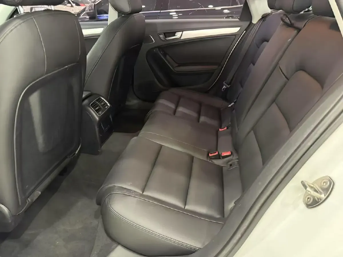 2013 Audi A4L 2.0T 180HP L4 CVT,autocango,china used car exporter,china ev exporter,chinese used car exporter,chinese used ev exporter