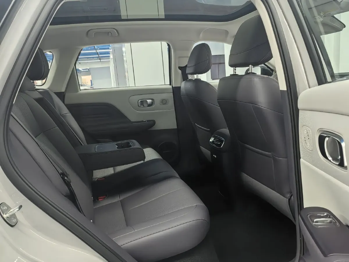 2025 Leapmotor B10 BEV 56.2KWH,autocango,china used car exporter,china ev exporter,chinese used car exporter,chinese used ev exporter