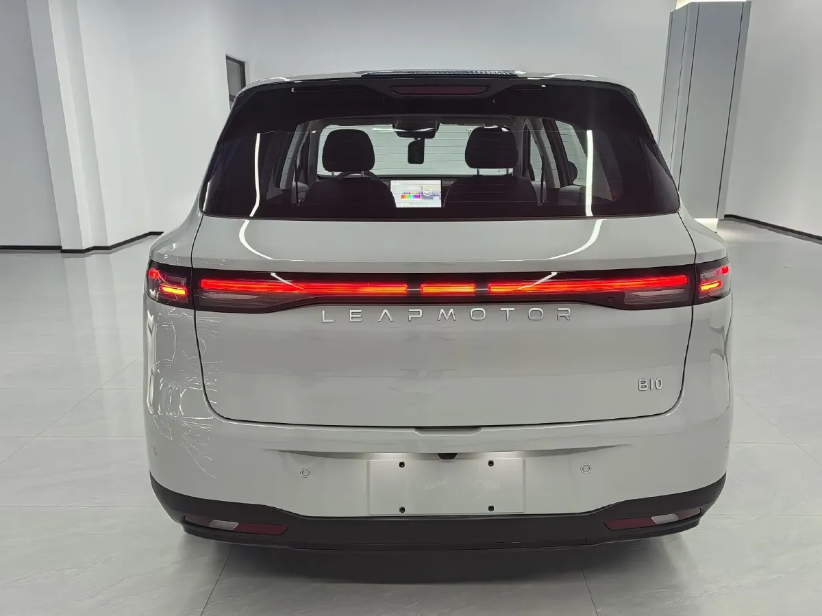 2025 Leapmotor B10 BEV 56.2KWH,autocango,china used car exporter,china ev exporter,chinese used car exporter,chinese used ev exporter