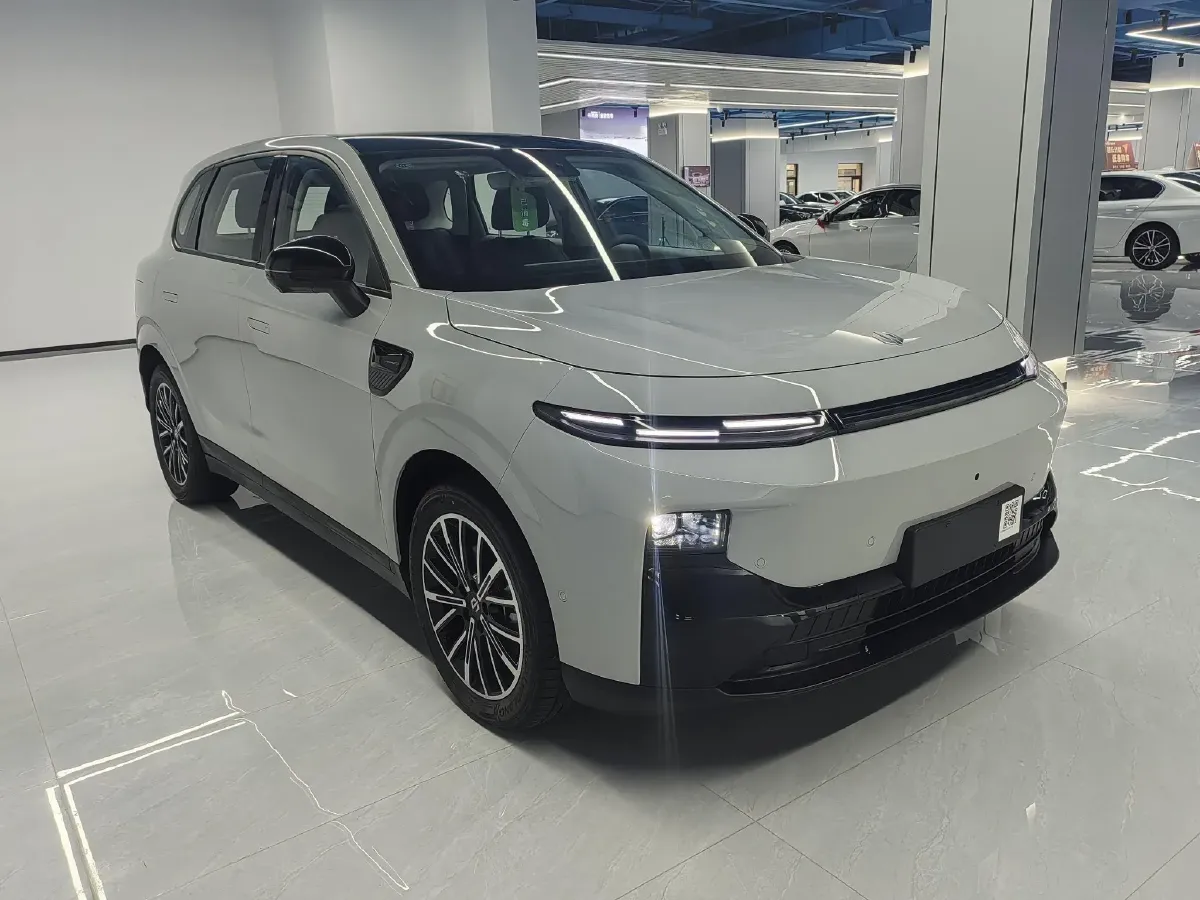 2025 Leapmotor B10 BEV 56.2KWH,autocango,china used car exporter,china ev exporter,chinese used car exporter,chinese used ev exporter